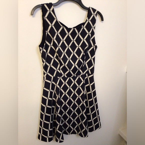 Altar’d state navy cream sleeveless dress with back bow detail size medium - Picture 2 of 9